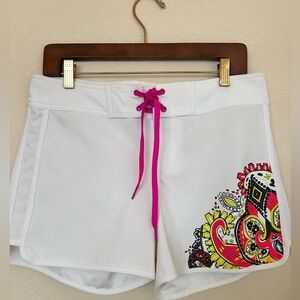 Athleta Zanzibar Board Shorts Women 6 White Paisley Swim Beach UPF 50+
